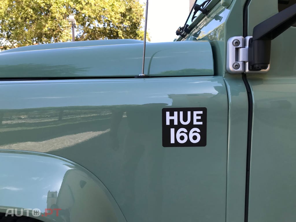 Land Rover Defender TD4 PUMA HERITAGE