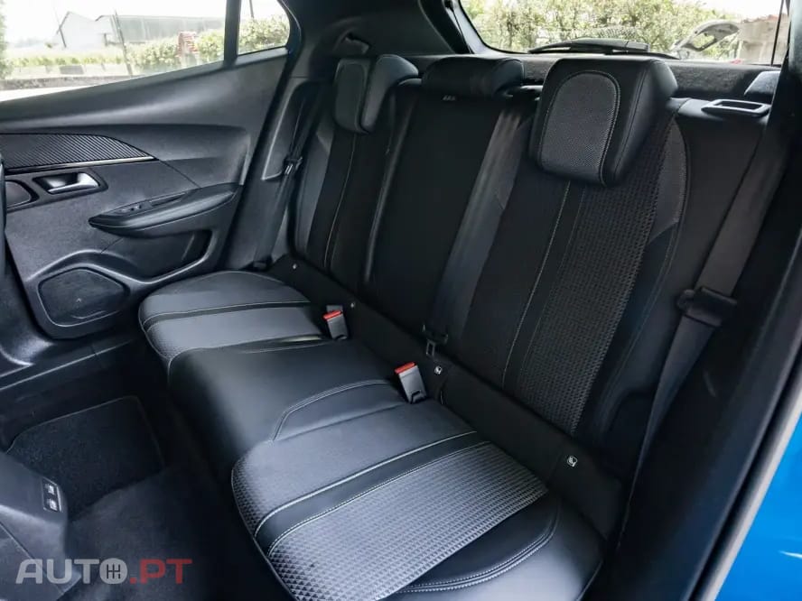 Peugeot E-2008 50 kWh GT