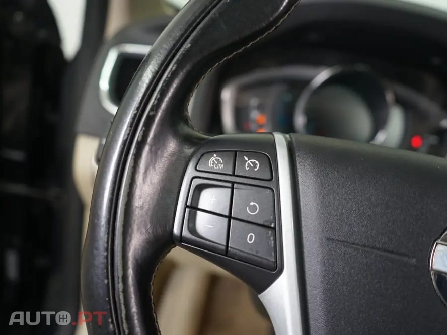 Volvo V60 2.4 D6 Summum AWD Phev