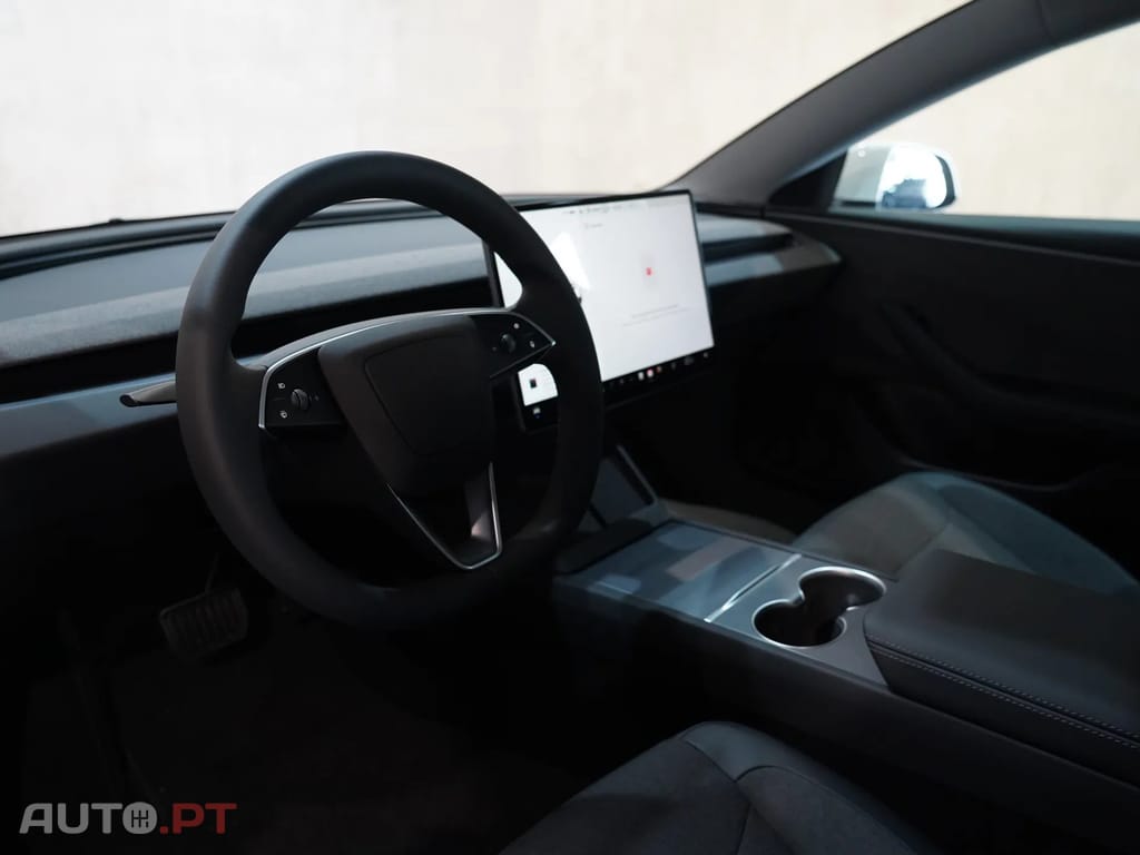 Tesla Model 3 Tração Traseira