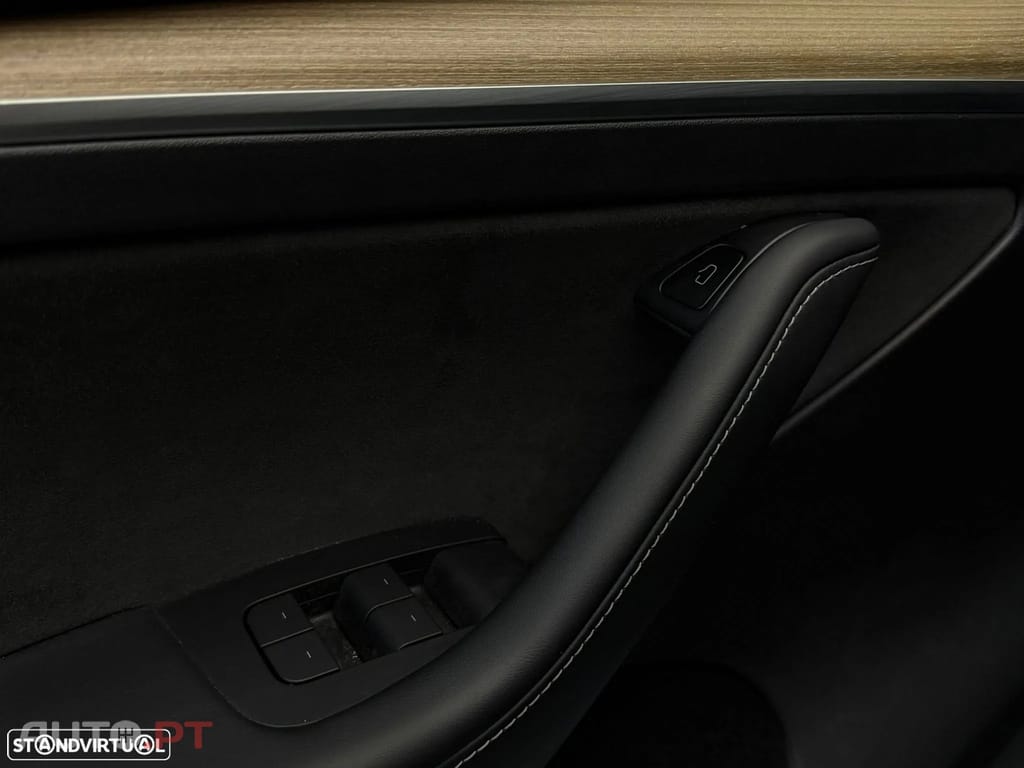 Tesla Model Y Long-Range RWD