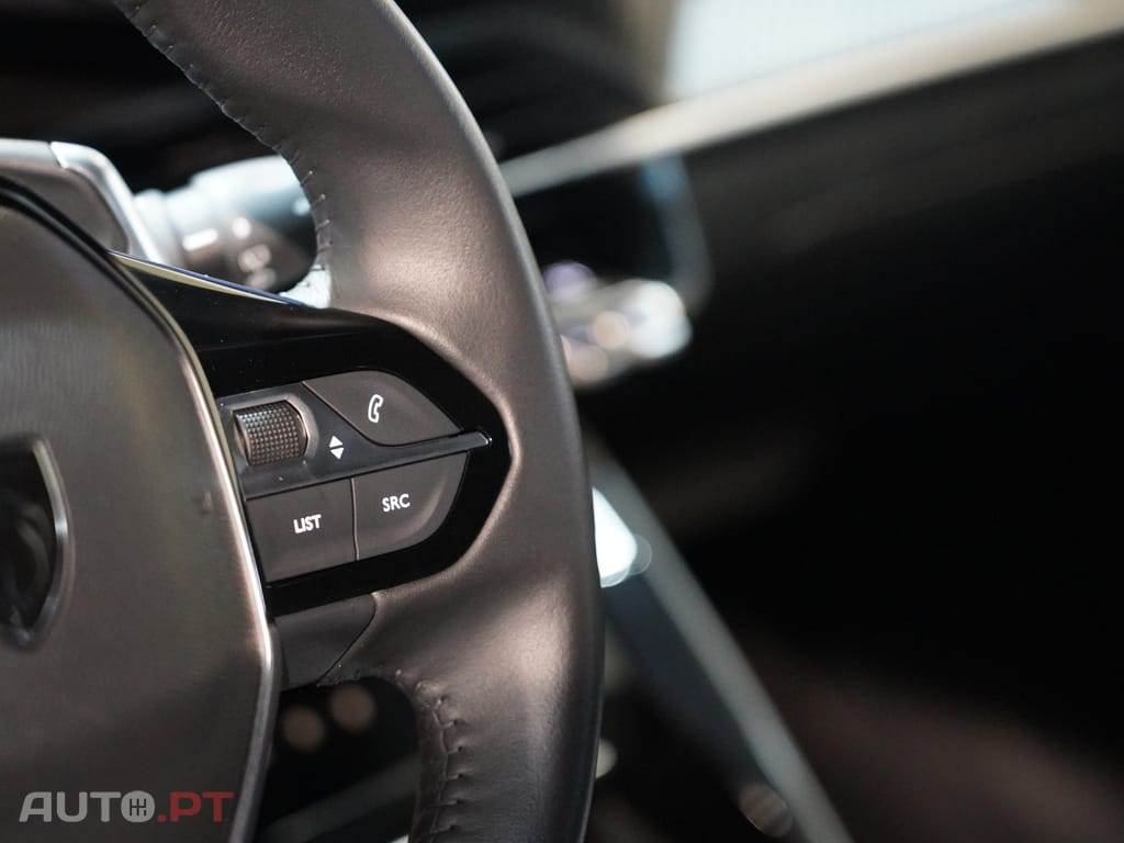 Peugeot 2008 1.2 Hybrid Allure e-DCS6