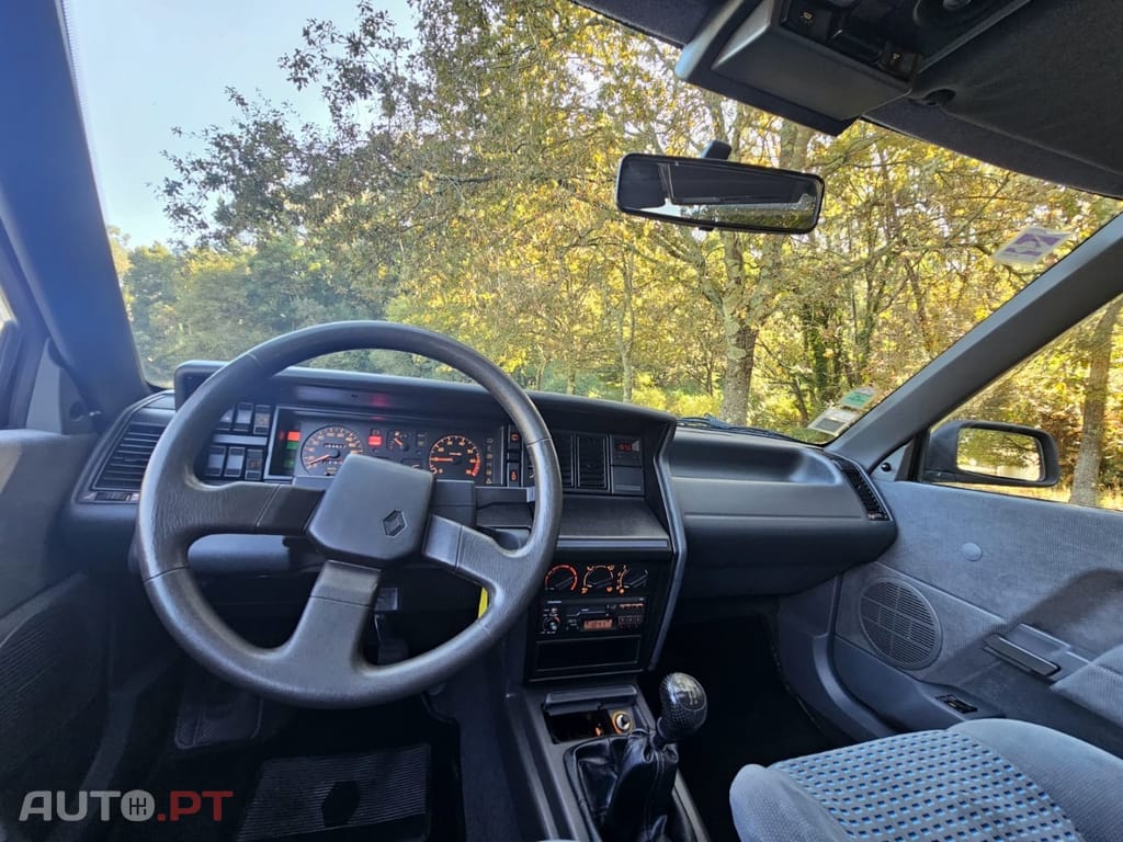 Renault 21 GTS
