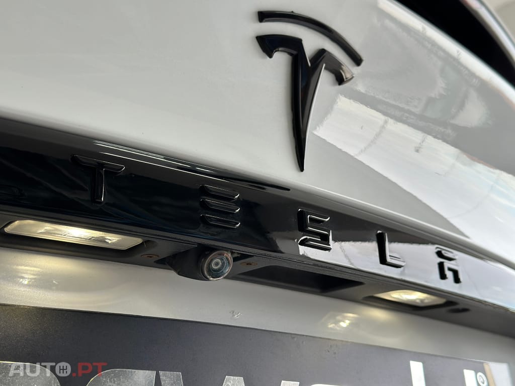 Tesla Model X Outro