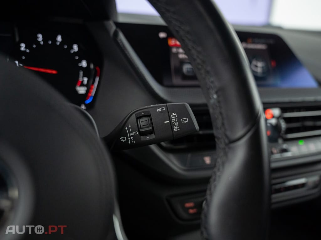 BMW 118 i Pack Desportivo M Auto