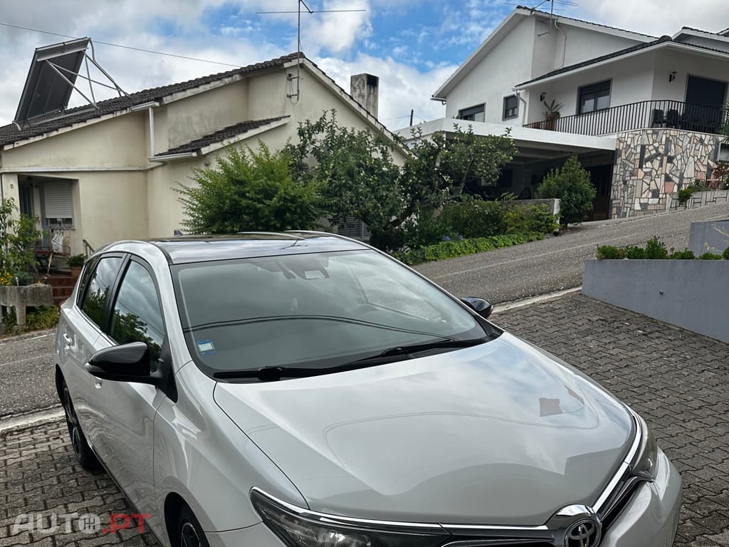 Toyota Auris Confort + pack tecnho