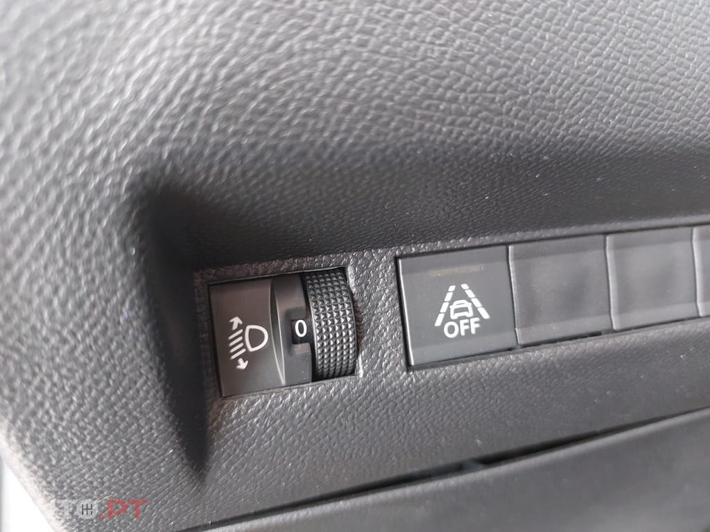 Peugeot E-2008 50 kWh Active Pack