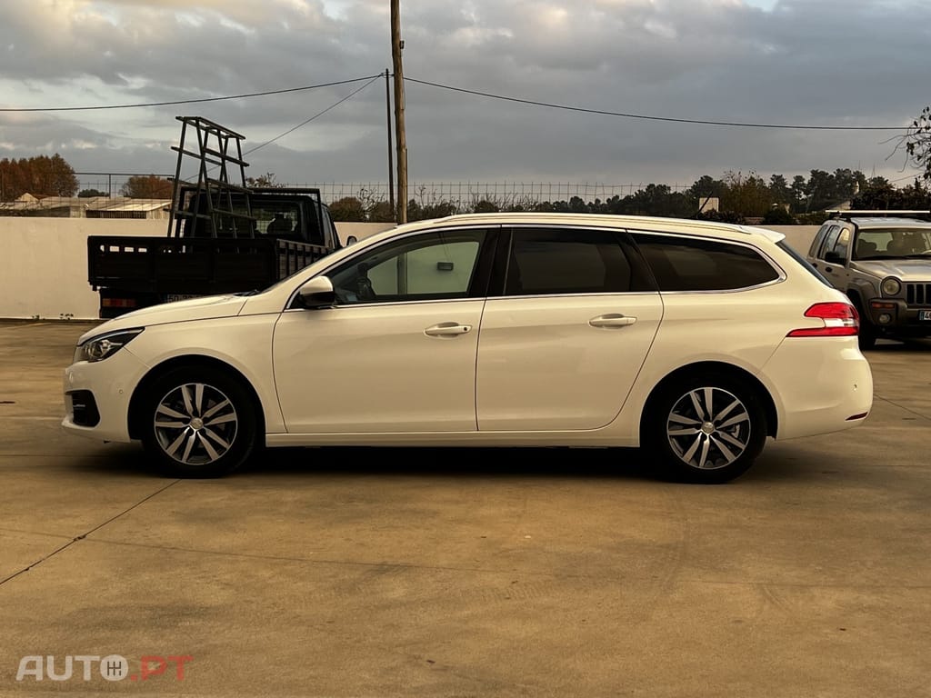 Peugeot 308 SW 1.2 PureTech Allure J17