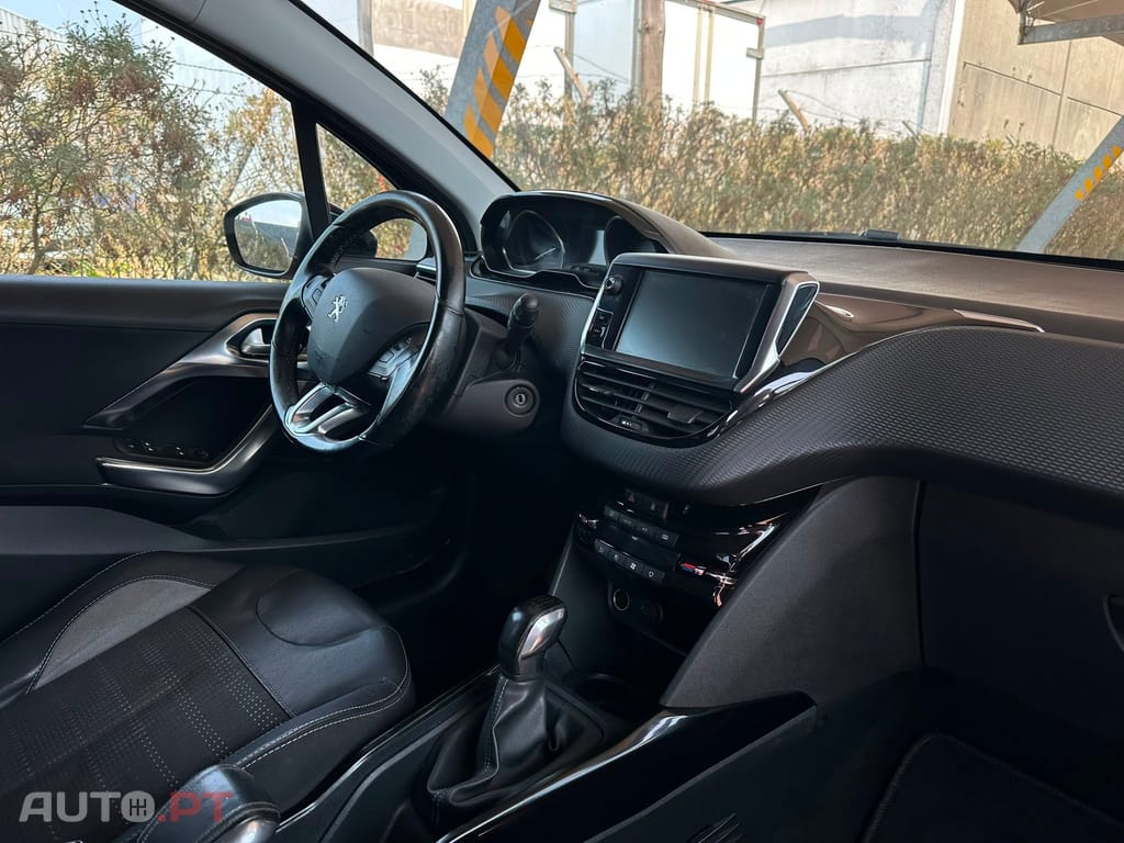 Peugeot 2008 1.2 PureTech Allure