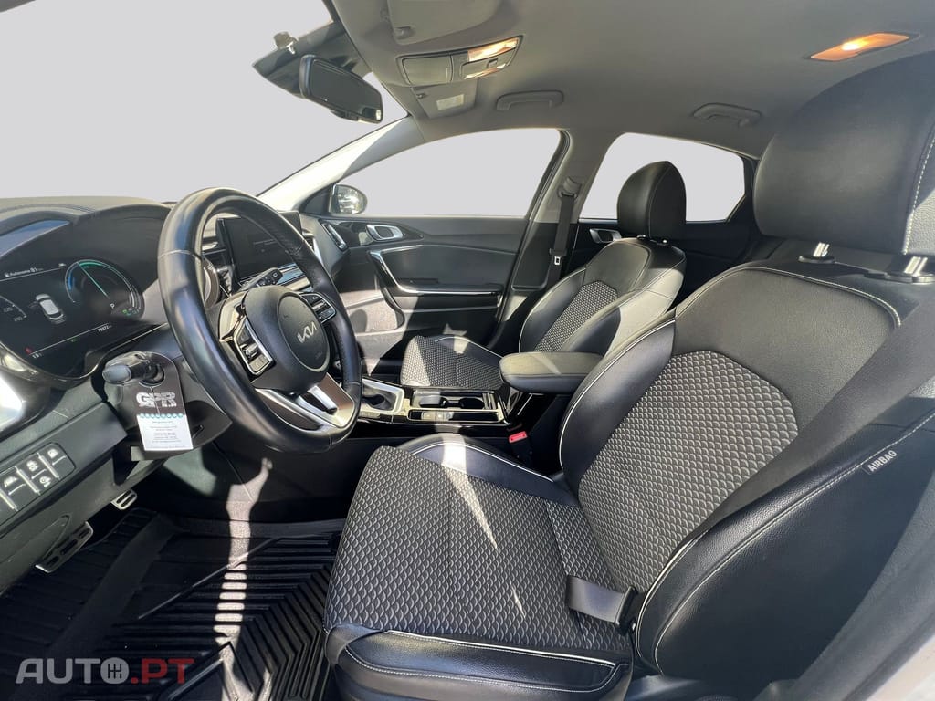 Kia Xceed HYB 1.6 GDI ISG PHEV BCK&WHT EDITION DCT6