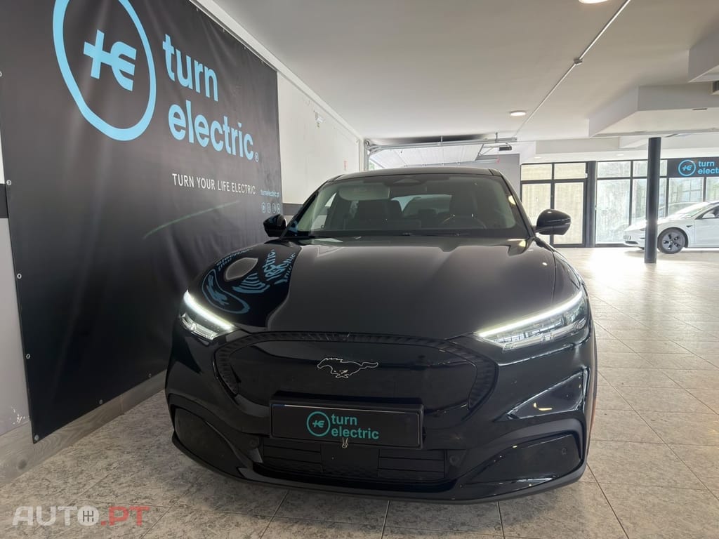 Ford Mustang Mach-E 75.7 kWh Base — fotografia 2