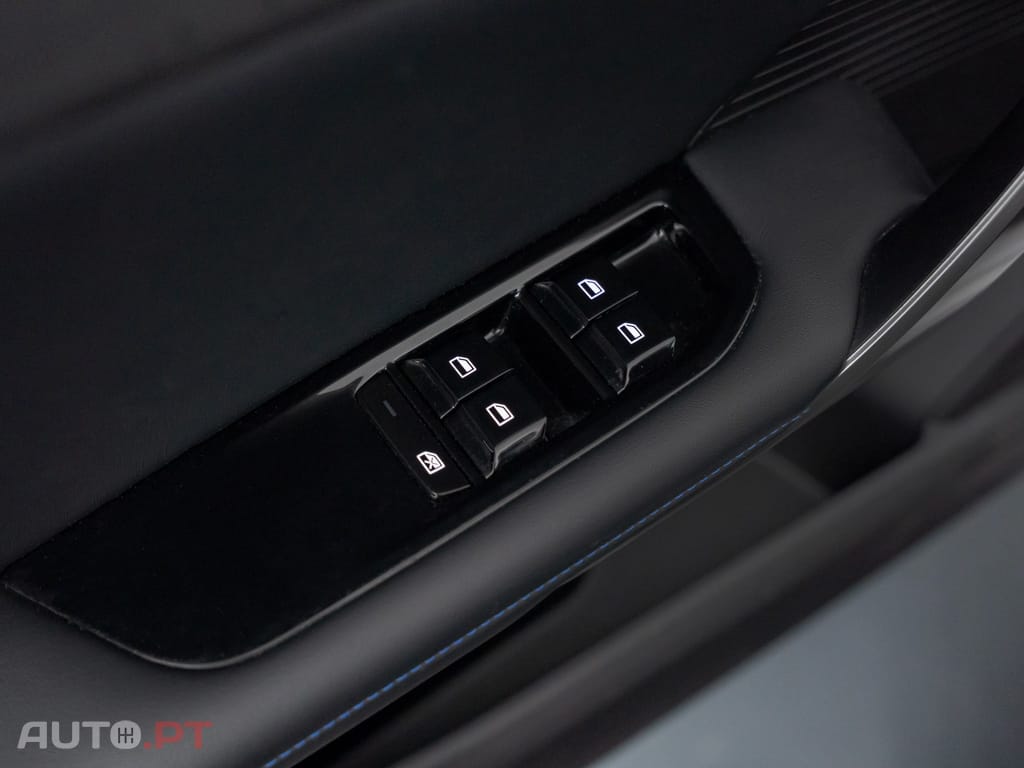 MG MG4 77 kWh Extended Range Luxury