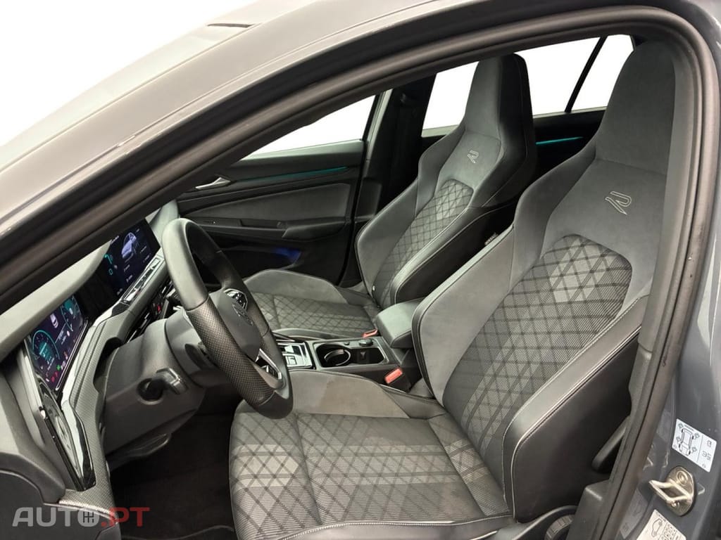Volkswagen Golf 1.5 eTSI OPF R-Line DSG7
