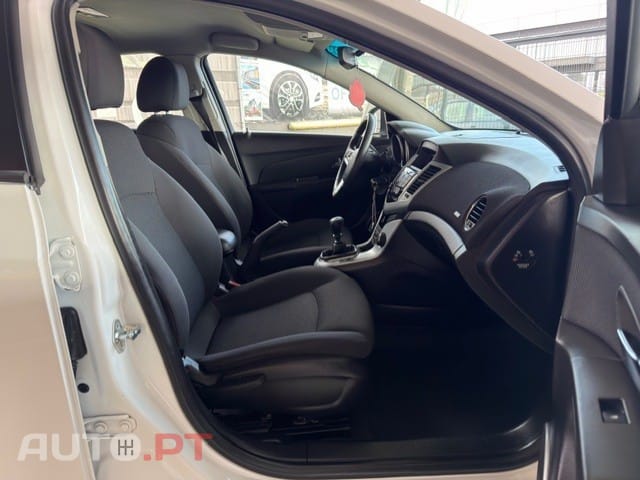 Chevrolet Cruze 1.6 LT