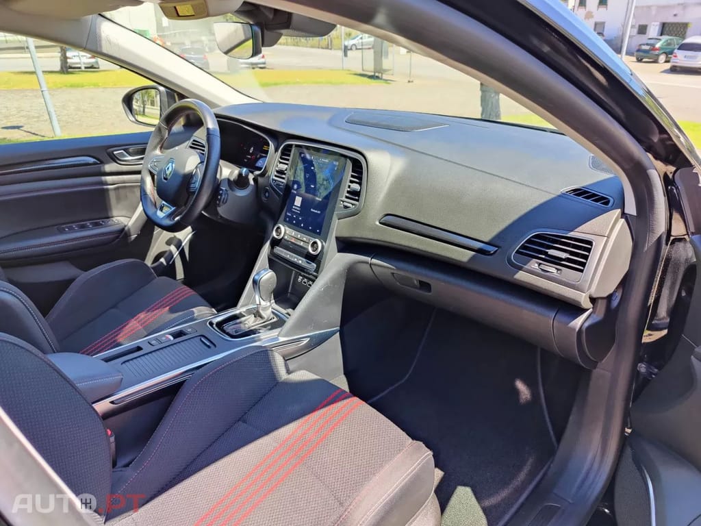 Renault Mégane Sport Tourer 1.6 E-Tech Plug-In Hybrid R.S. Line