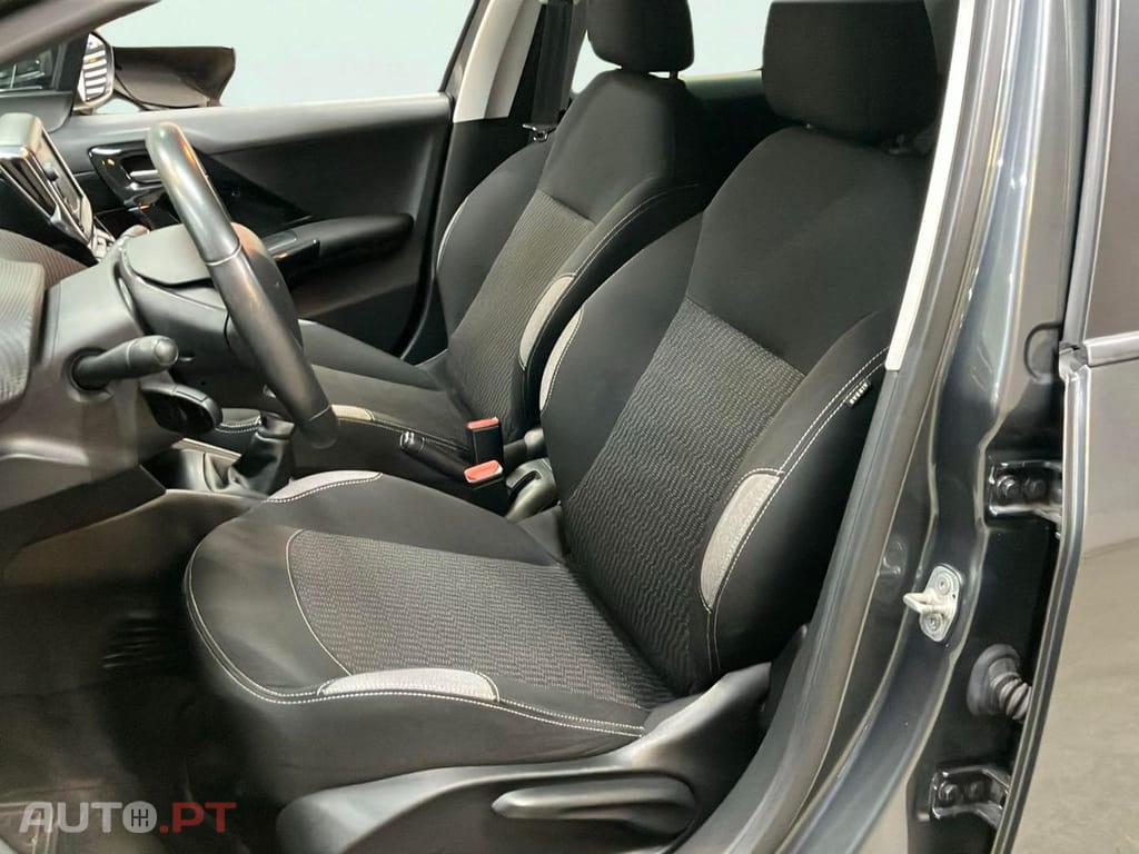 Peugeot 208 1.2 VTi Style