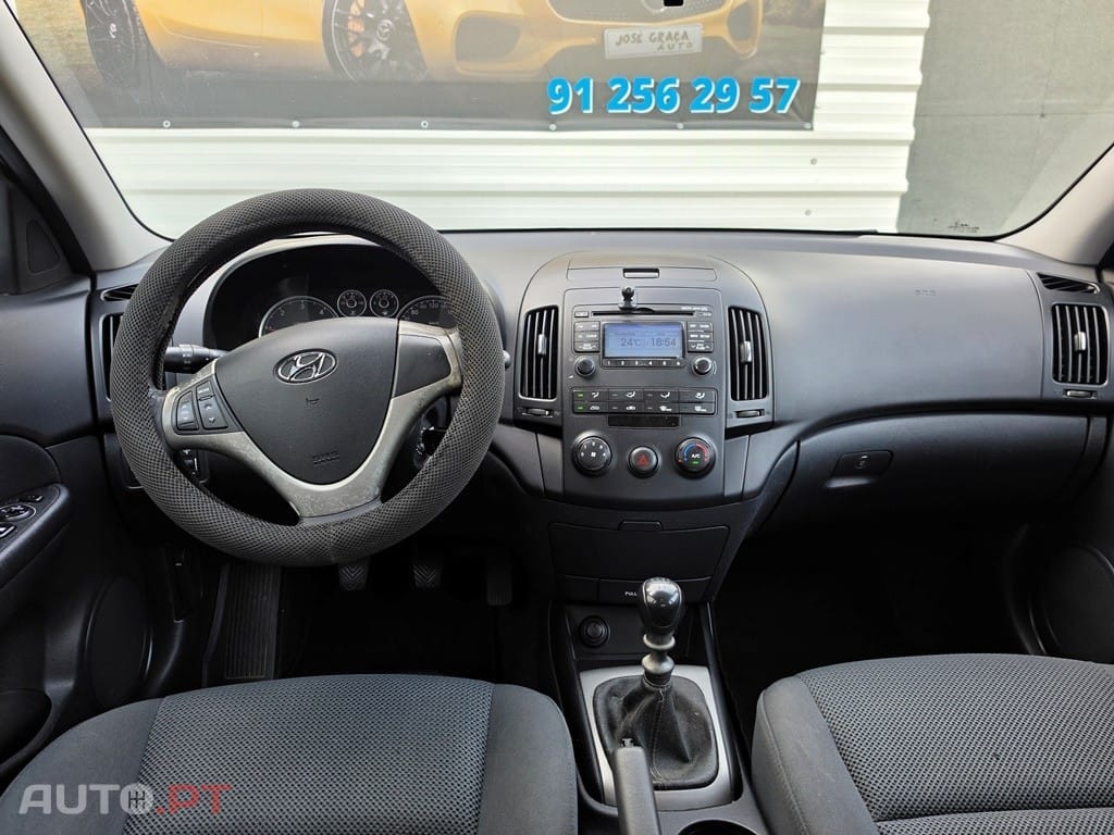 Hyundai i30 1.6 CRDI blue Comfort — fotografia 6