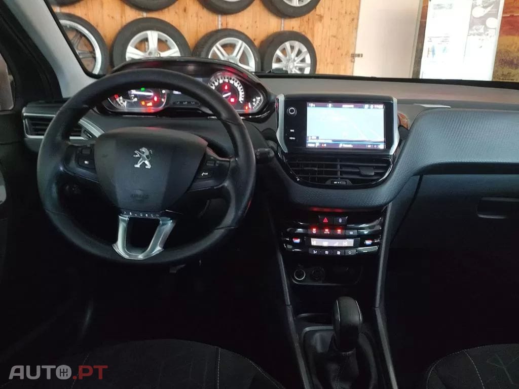 Peugeot 2008 1.2 PureTech Allure