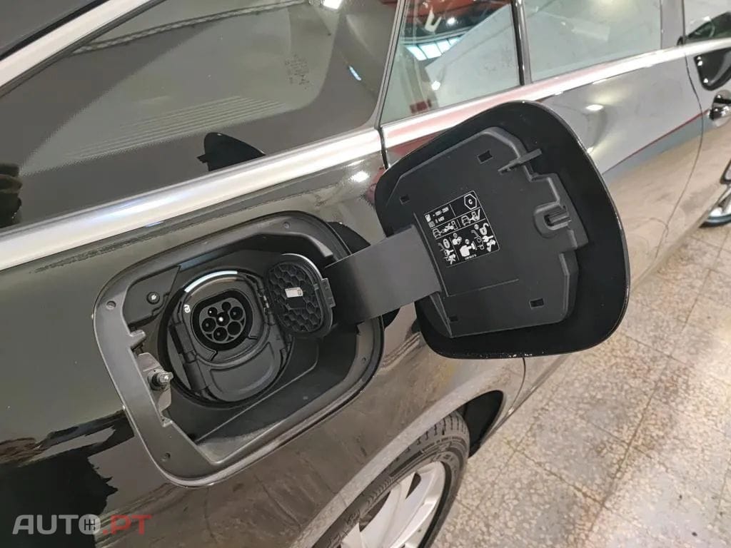 Mercedes-Benz CLA 250 e Shooting Brake Style Plus