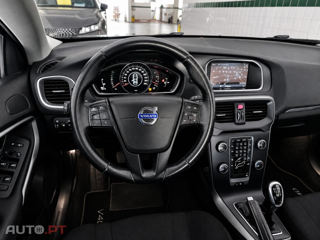 Volvo V40 Cross Country 1.6 D2 Momentum
