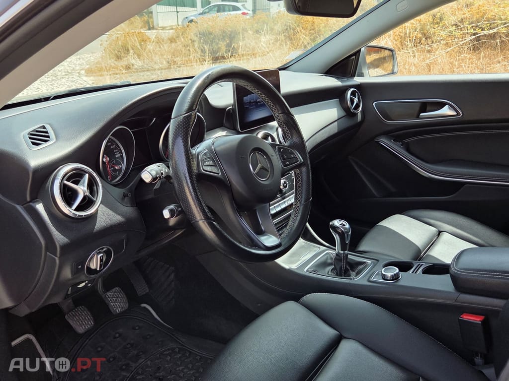 Mercedes-Benz CLA 180 Shooting Brake Urban Fleet Pack Plus