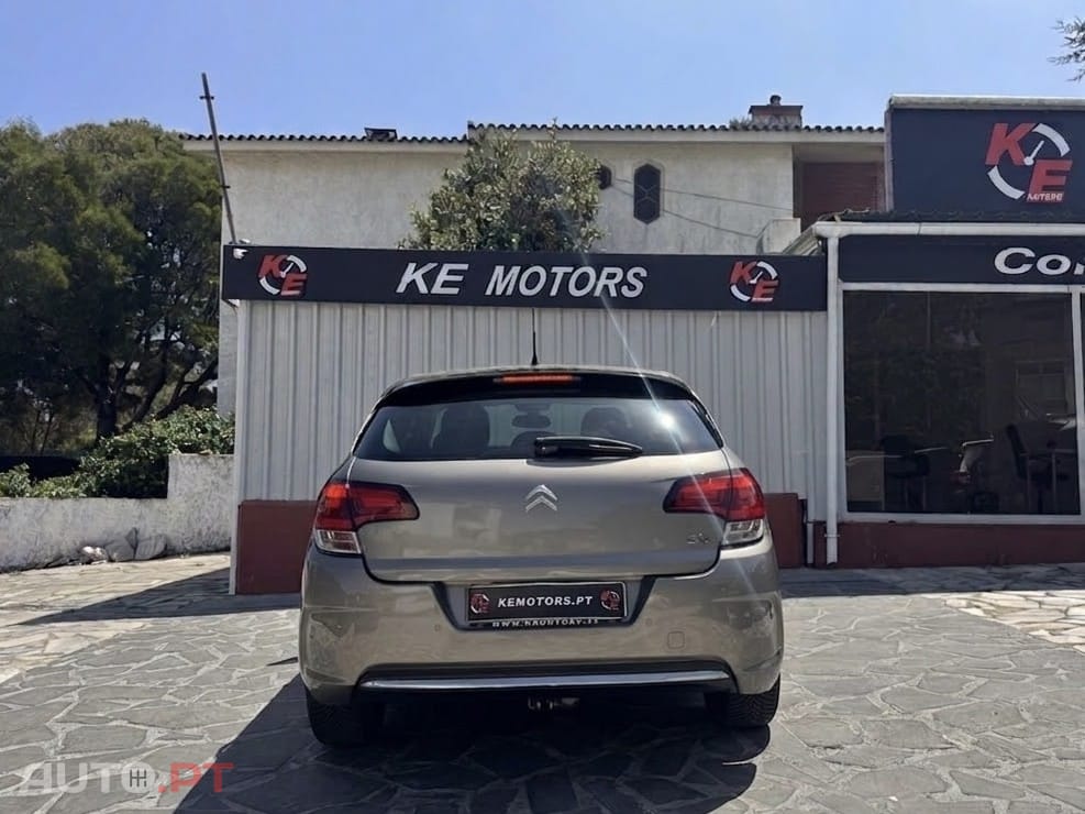 Citroën C4 1.6 BlueHDi Shine EAT6 — fotografia 8