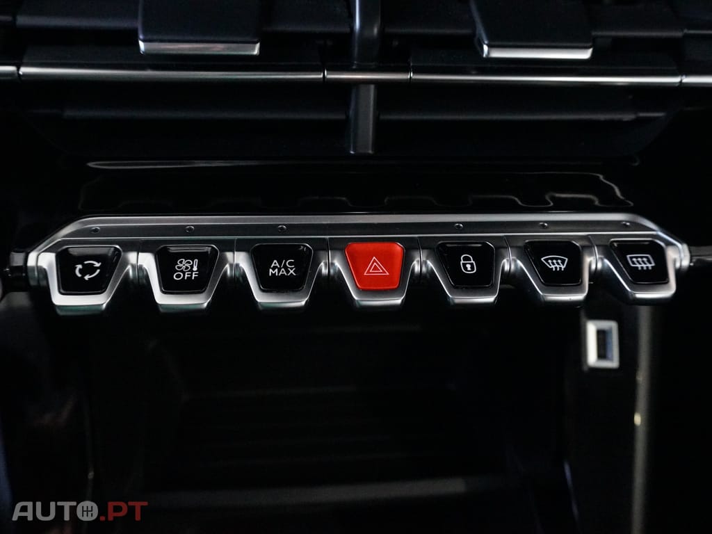 Peugeot 208 1.5 BlueHDi — fotografia 11
