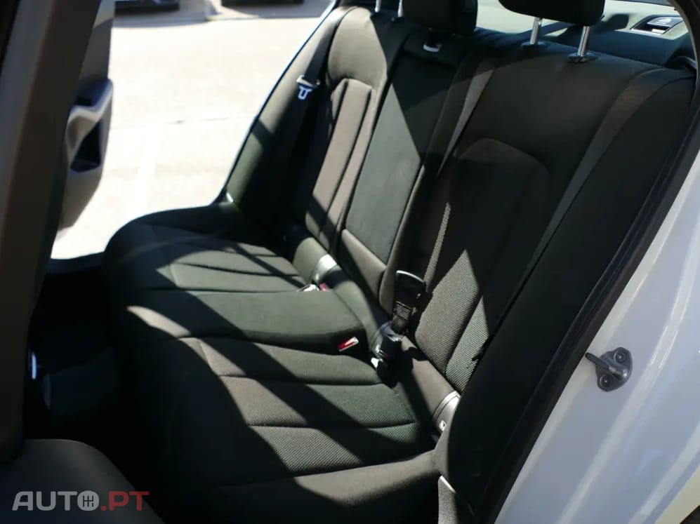 BMW 330 e iPerformance Advantage