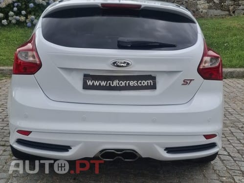 Ford Focus 2.0 EcoBoost ST c/ Pack Pele Desportiva