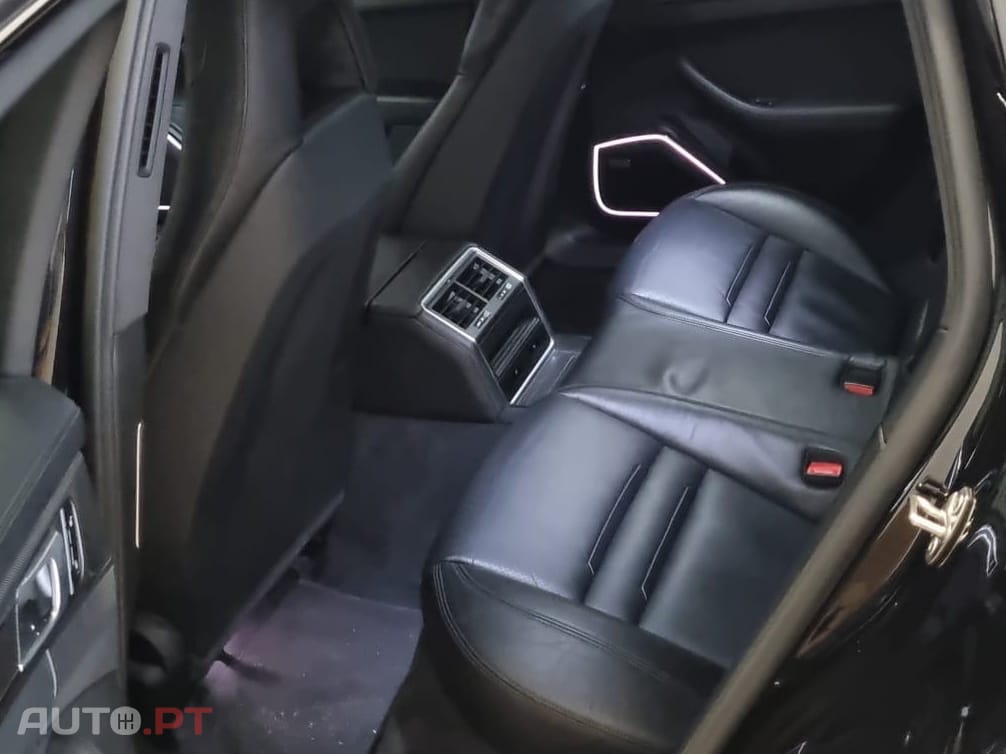 Porsche Panamera 4 E-Hybrid Platinum Edition