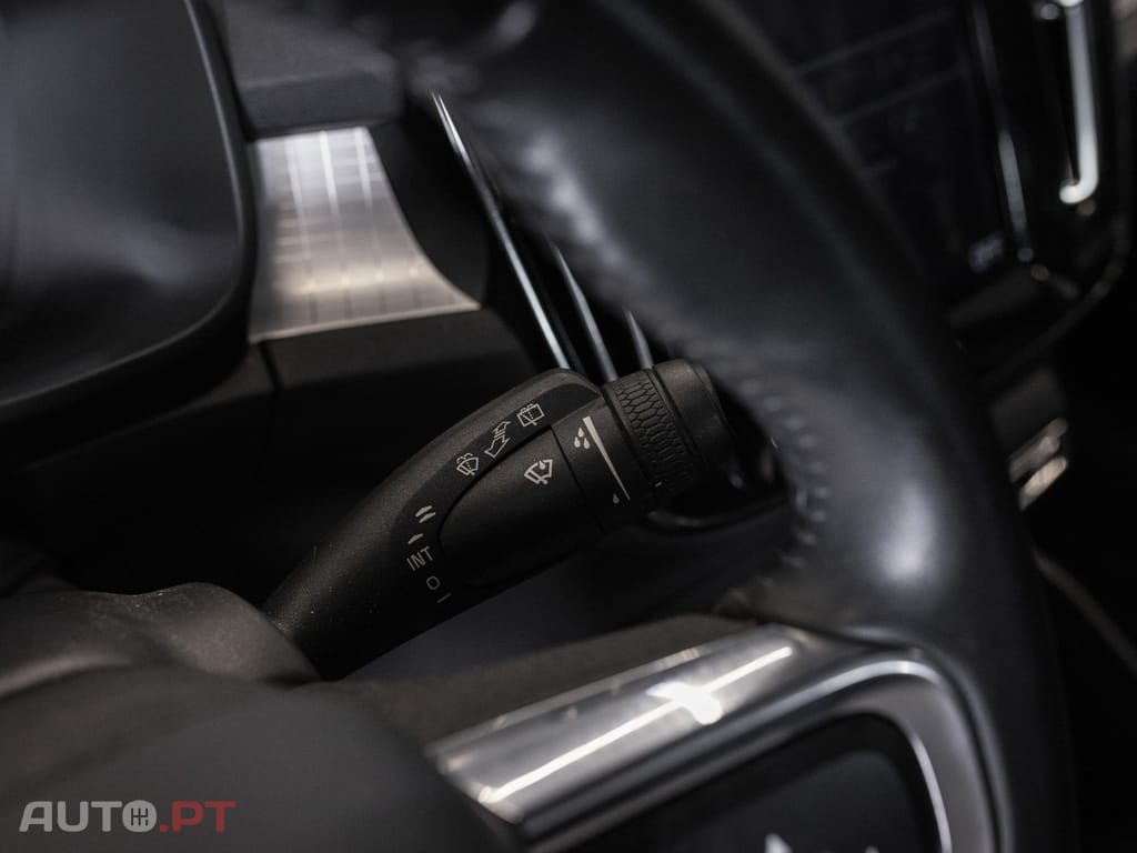 Volvo XC40 T5 Recharge DKG Plus Dark