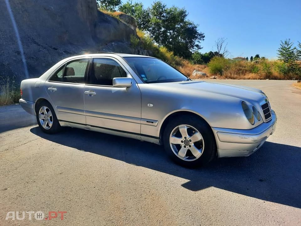 Mercedes-Benz E 220 Classic
