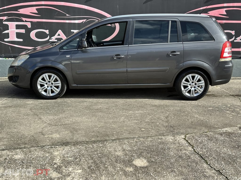 Opel Zafira 1.7 CDTi EcoFLEX — fotografia 2