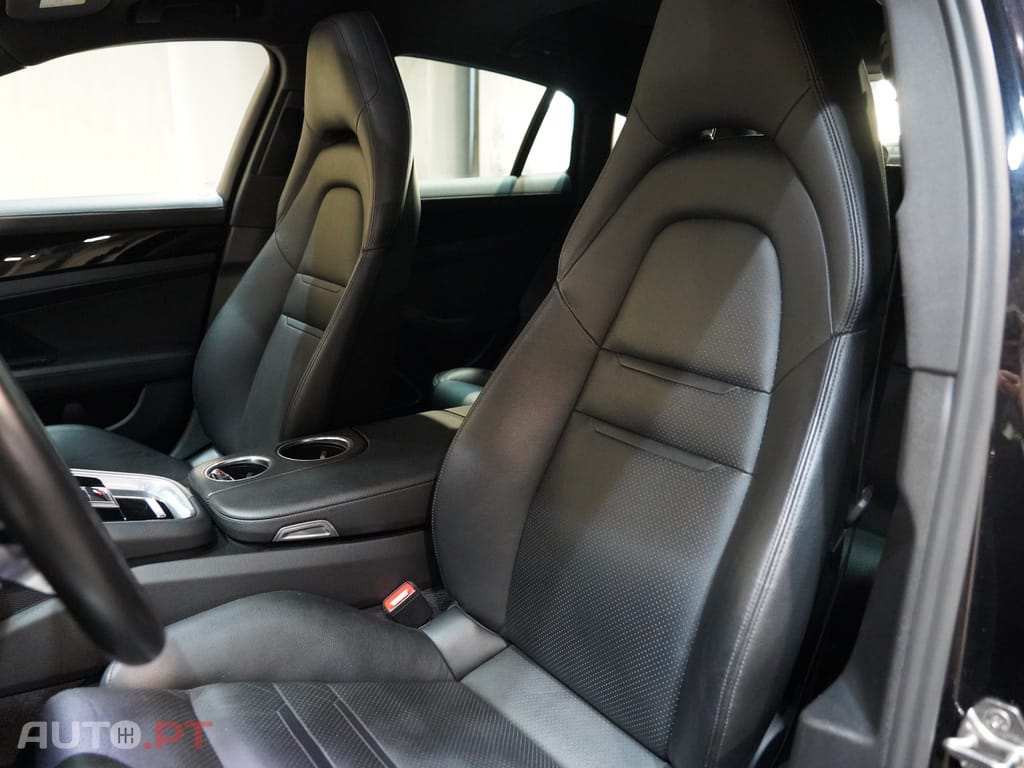 Porsche Panamera 4 E-Hybrid