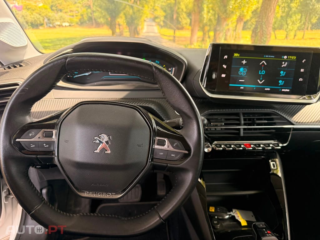 Peugeot E-208 50 kWh Style