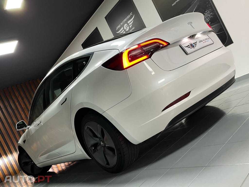 Tesla Model 3 Standard Range Plus RWD