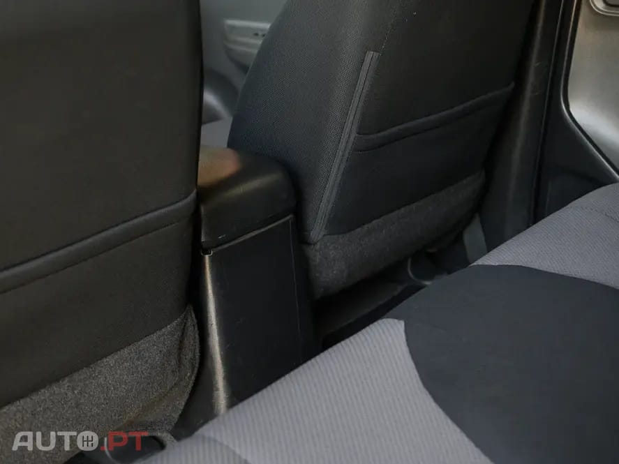 Mitsubishi L200 2.4 DI-D CD Invite 4WD