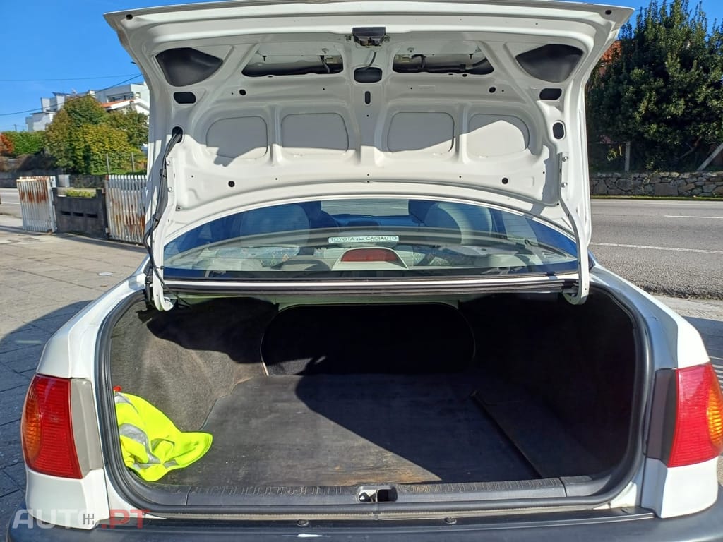 Toyota Corolla Sedan 1.3 Terra AC