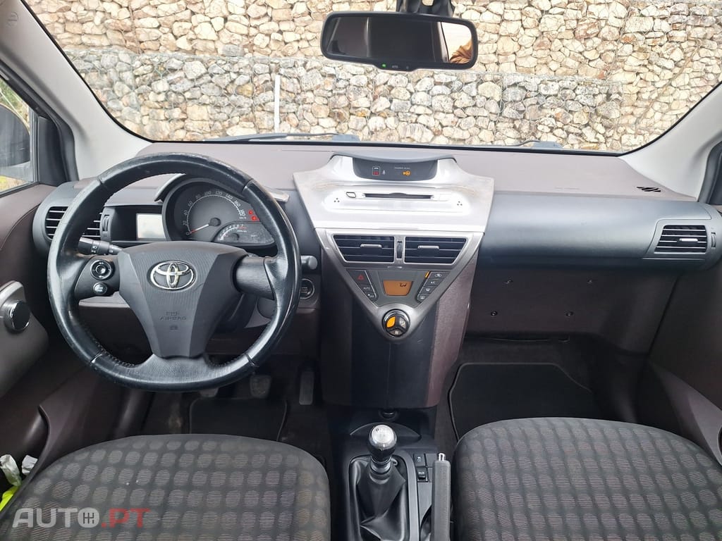 Toyota iQ 1.0 VVT-i 2