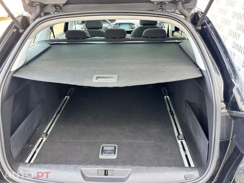 Peugeot 308 SW 1.5 BlueHDi Allure — fotografia 4
