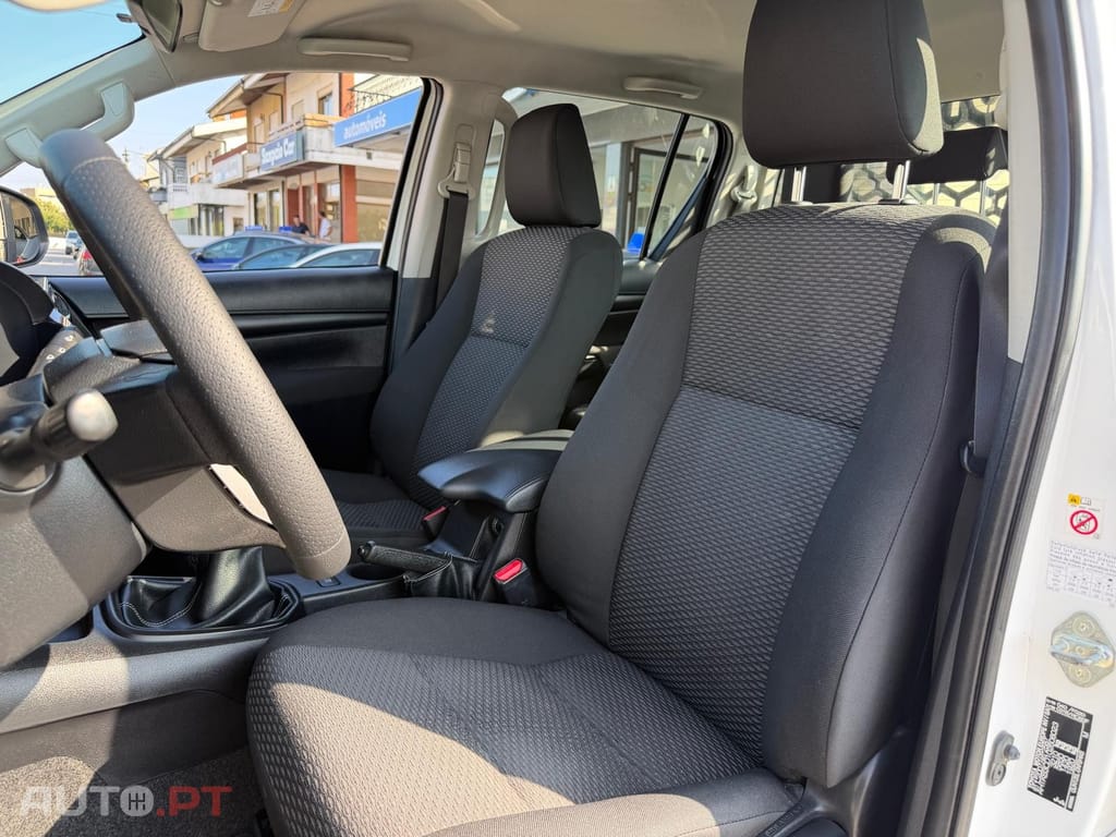 Toyota Hilux 2.4 D-4D 4WD CD CH