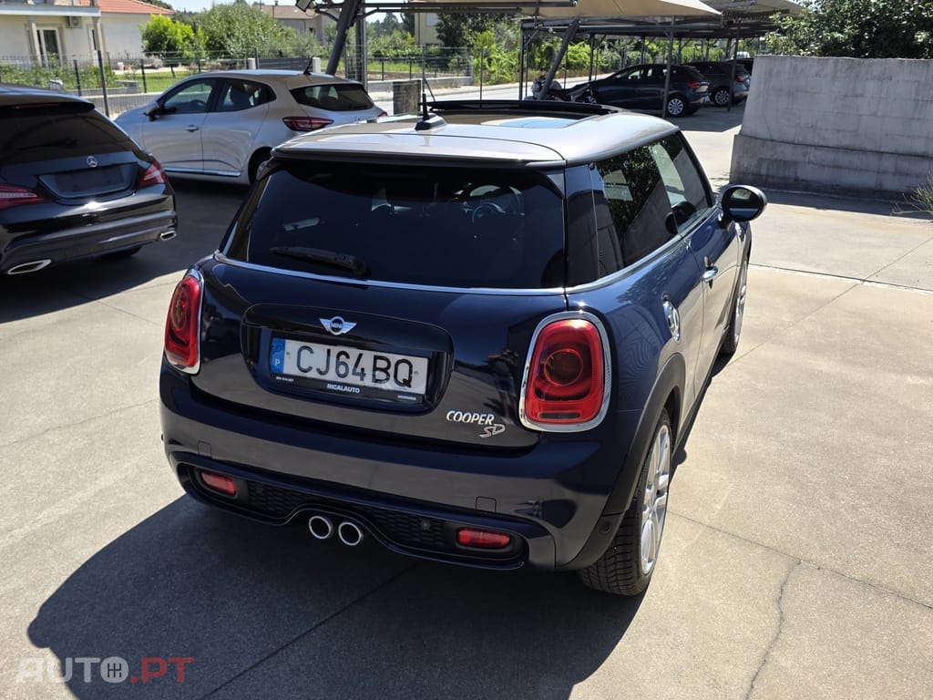 MINI Cooper Cooper SD Auto Seven