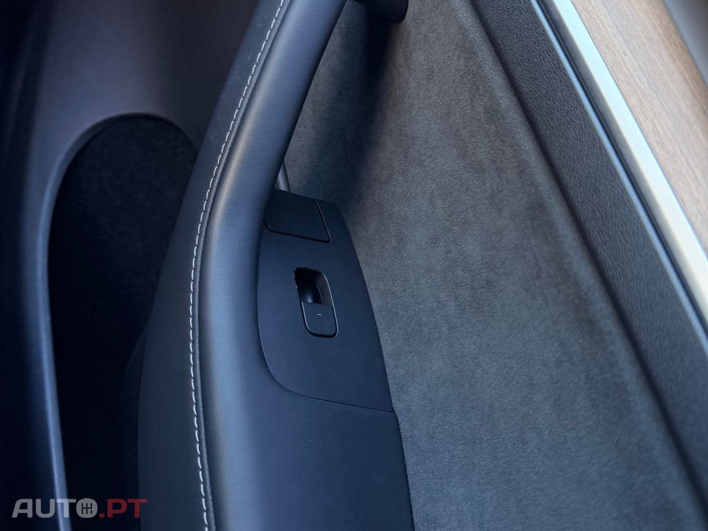 Tesla Model Y Outro