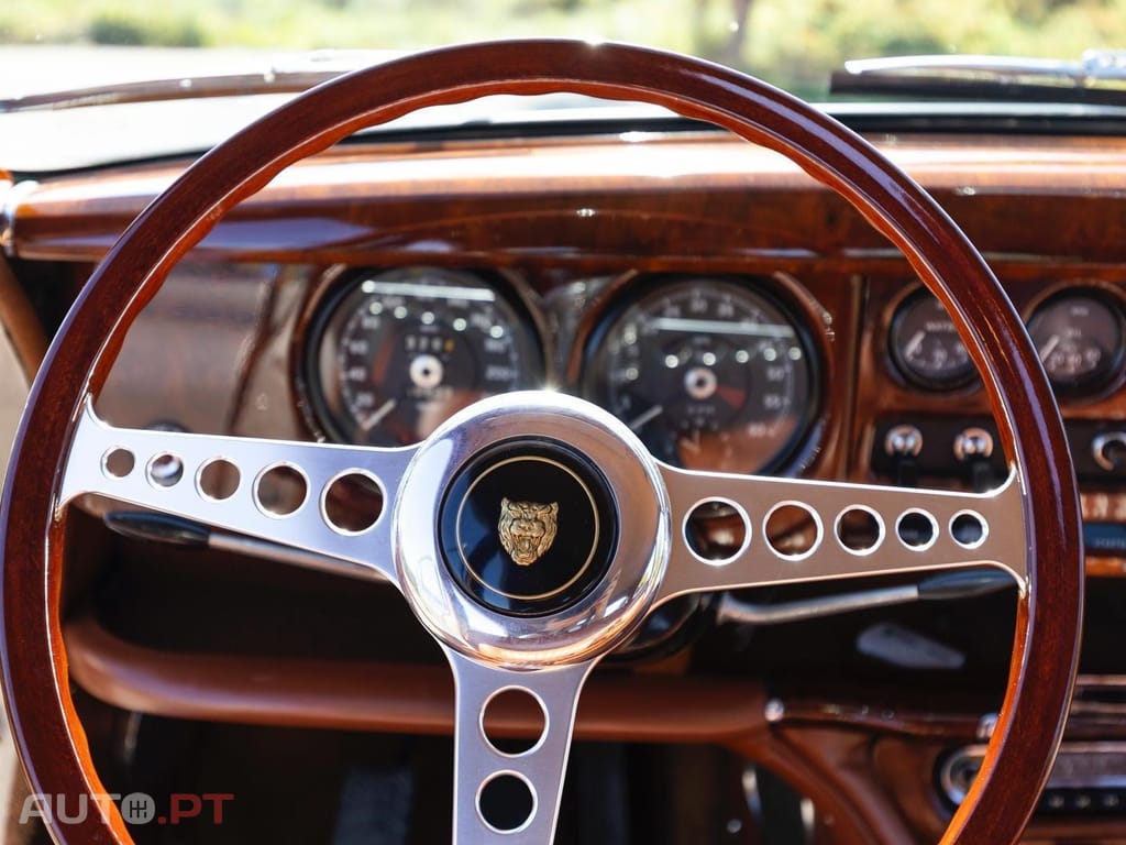 Jaguar S-Type 3.8