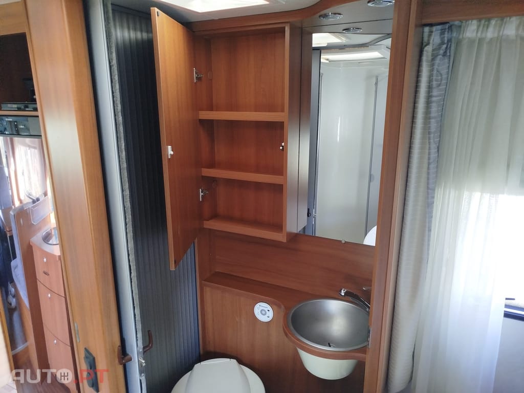 Knaus Südwind Sky wave.  Cama basculante E SUÍTE