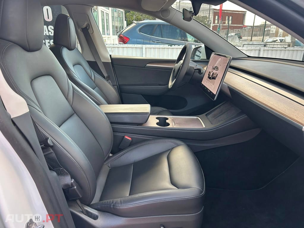 Tesla Model Y Standard RWD