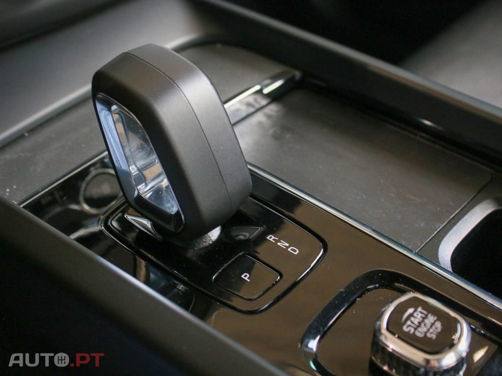 Volvo XC60 2.0 T6 PHEV Plus Dark AWD