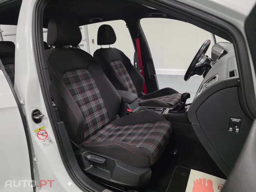 Volkswagen Golf 2.0 TSI GTI DSG Performance