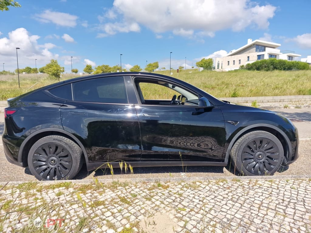 Tesla Model Y RWD