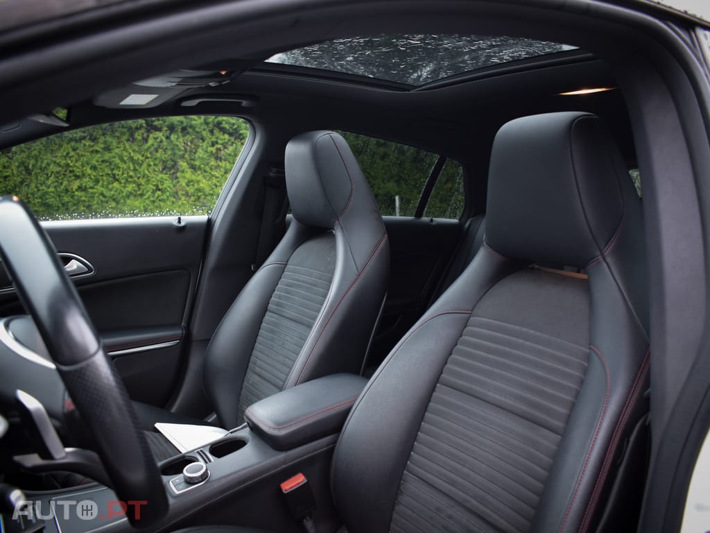 Mercedes-Benz CLA 200 AMG Line Completa